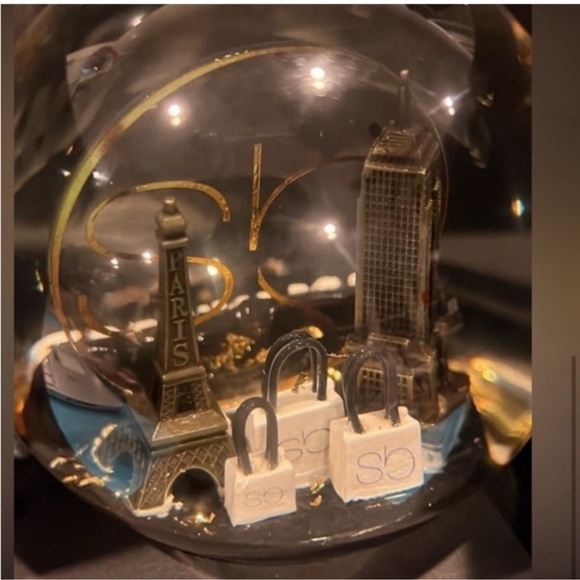 NIB Scott Barnes Festive Gold Snow Globe - Picture 3 of 7